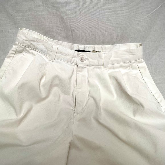 Vintage White Pleated Front Light Denim Shorts - Picture 10 of 12
